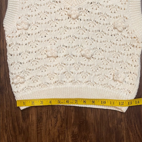 NWT Industry Ivory Flower Stitch Sleeveless knit Sweater Vest Size Small - Picture 8 of 13